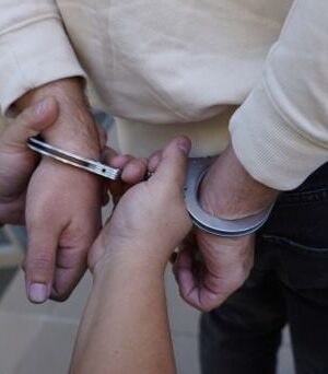 Жорстке-затримання-чоловіка-у-Києві:-чим-все-закінчилося-(відео)