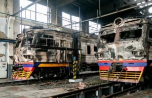 У Фастові Росія знищила депо та 27 вагонів приміських поїздів У-Фастові-Росія-знищила-депо-та-27-вагонів-приміських-поїздів