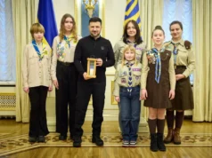 Зеленський отримав Вифлеємський вогонь миру від скаутських організацій Зеленський-отримав-Вифлеємський-вогонь-миру-від-скаутських-організацій