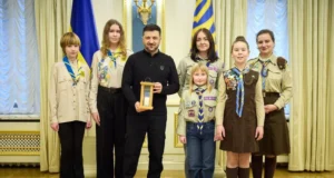 Зеленський отримав Вифлеємський вогонь миру від скаутських організацій Зеленський-отримав-Вифлеємський-вогонь-миру-від-скаутських-організацій