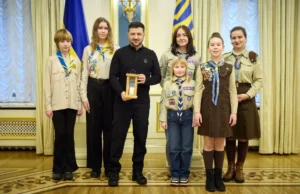 Зеленський отримав Вифлеємський вогонь миру від скаутських організацій Зеленський-отримав-Вифлеємський-вогонь-миру-від-скаутських-організацій