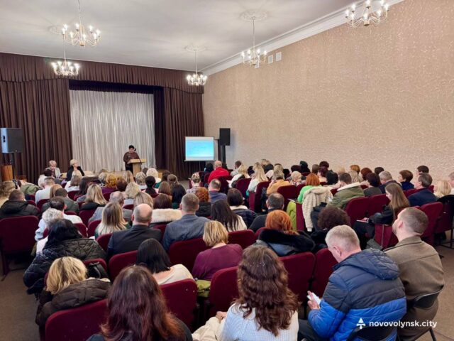 На громадських слуханнях у Нововолинську представили проєкт бюджету громади – 2026 На-громадських-слуханнях-у-Нововолинську-представили-проєкт-бюджету-громади-–-2026
