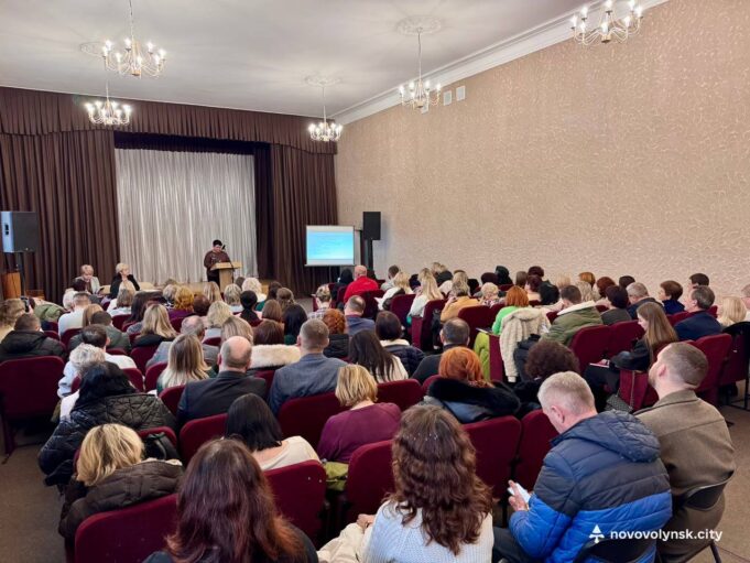 На громадських слуханнях у Нововолинську представили проєкт бюджету громади – 2026 На-громадських-слуханнях-у-Нововолинську-представили-проєкт-бюджету-громади-–-2026