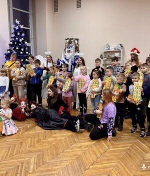 Для-дітей-Захисників-провели-різдвяно-новорічне-свято Для-дітей-Захисників-провели-різдвяно-новорічне-свято