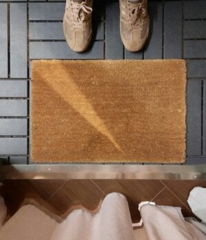 Чому-не можна-сидіти-на порозі:-містичні-забобони-чи реальна-загроза-для-здоров’я