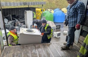 Лучани здали на утилізацію майже 3 тонни побутової техніки. ФОТО Лучани-здали-на-утилізацію-майже-3-тонни-побутової-техніки.-ФОТО