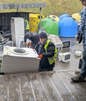 Лучани-здали-на-утилізацію-майже-3-тонни-побутової-техніки.-ФОТО