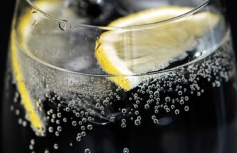 Дієтологи розбили міф: вода з лимоном вранці не робить того, що ви думаєте Дієтологи-розбили-міф:-вода-з лимоном-вранці-не робить-того,-що ви думаєте