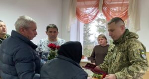 У громаді на Волині рідним загиблих Героїв вручили посмертні нагороди. ФОТО У-громаді-на-Волині-рідним-загиблих-Героїв-вручили-посмертні-нагороди.-ФОТО