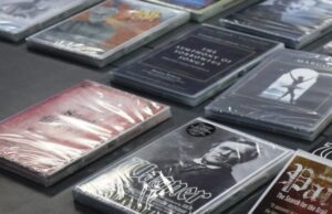 Британський режисер передав волинській бібліотеці свої фільми Британський-режисер-передав-волинській-бібліотеці-свої-фільми