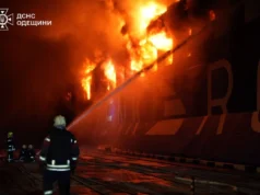 У результаті удару рф у Чорноморську палає цивільне судно: Зеленський показав наслідки атаки У-результаті-удару-рф-у-Чорноморську-палає-цивільне-судно:-Зеленський-показав-наслідки-атаки