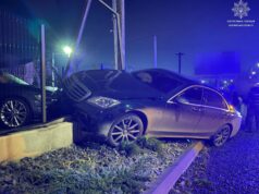 У Струмівці водійка Mercedes врізалась в паркан У-Струмівці-водійка-mercedes-врізалась-в-паркан