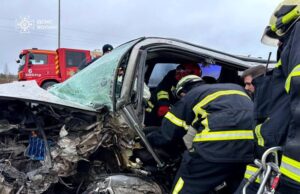 На Волині двох водіїв деблокували з понівечених після ДТП автівок На-Волині-двох-водіїв-деблокували-з-понівечених-після-ДТП-автівок