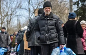 Розбирають за лічені години: на тимчасово окупованій Донеччині закінчується резервна вода Розбирають-за-лічені-години:-на-тимчасово-окупованій-Донеччині-закінчується-резервна-вода