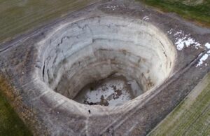 По всій Туреччині з’являються величезні діри в землі, як у біблійному пророцтві, – ЗМІ По-всій-Туреччині-з’являються-величезні-діри-в-землі,-як-у-біблійному-пророцтві,-–-ЗМІ