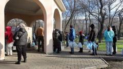 “Винесли мангали, готуємо плов”. Як Одеса другий день живе у повному блекауті, без води і... “Винесли-мангали,-готуємо-плов”-Як-Одеса-другий-день-живе-у-повному-блекауті,-без-води-і.