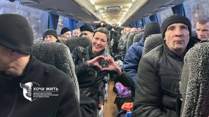 На волю до України: з Білорусі до Києва привезли 114 політв’язнів. Що відомо? На-волю-до-України:-з-Білорусі-до-Києва-привезли-114-політв’язнів.-Що-відомо?