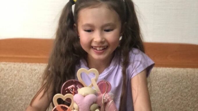 «Як вона спала, обіймаючи іграшку, так її й знайшли». Історії дітей, яких Росія вбила у... «Як-вона-спала,-обіймаючи-іграшку,-так-її-й-знайшли»-Історії-дітей,-яких-Росія-вбила-у.