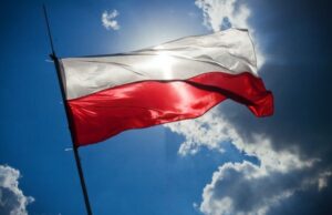 Кричали “Залишити наших жінок”: у Польщі в трамваї побили українця (відео) Кричали-“Залишити-наших-жінок”:-у-Польщі-в-трамваї-побили-українця-(відео)