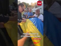 Потік людей не зупинявся! Натовпами йшли прощатися зі Степаном Гігою! (ВІДЕО) Потік людей не зупинявся! Натовпами йшли прощатися зі Степаном Гігою! (ВІДЕО)