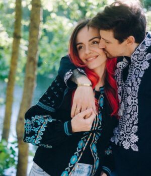 Чоловік-mamarika-подарував-їй розкішний-автомобіль-вартістю-за понад-30 тисяч-доларів