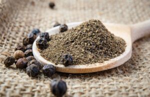 Як отримують чорний перець: відповідь вас точно здивує Як-отримують-чорний-перець:-відповідь-вас-точно-здивує