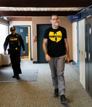 Канадського-офіцера-розвідки-звинувачують-у-шпигунстві-на-користь-України Канадського-офіцера-розвідки-звинувачують-у-шпигунстві-на-користь-України