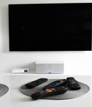 Який-телевізор-можна-купити,-якщо-ціни-на-oled-кусаються