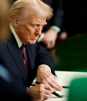 Трамп-додав-найбільший-кокаїновий-картель-Колумбії-до-списку-терористів Трамп-додав-найбільший-кокаїновий-картель-Колумбії-до-списку-терористів