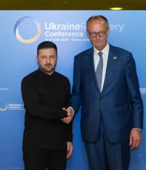 США і Європа обіцяють Україні гарантії, але до миру ще далеко – The Economist