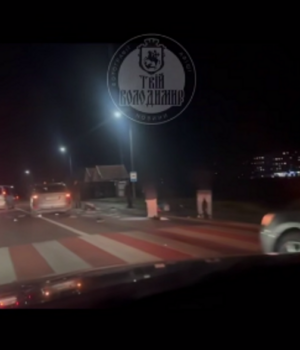У-Нововолинську-автомобіль-збив-двох-пішохідок-на-переході У-Нововолинську-автомобіль-збив-двох-пішохідок-на-переході