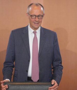 Мерц-оцінив-шанси-ЄС-використати-російські-активи-для-України