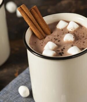 Улюблений-зимовий-напій-може-послаблювати-кістки.-Як-ласувати-ним-без-шкоди-для-здоров’я