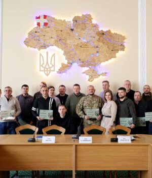 Троє-ветеранів-війни-з-Нововолинської-громади-отримали-сертифікати-на-придбання-житла