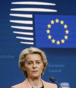 Європа-має-знайти-гроші-для-України-до-кінця-тижня,-–-фон-дер-Ляєн