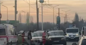 Поблизу заводу в Луцьку зіткнулись три автівки Поблизу-заводу-в-Луцьку-зіткнулись-три-автівки