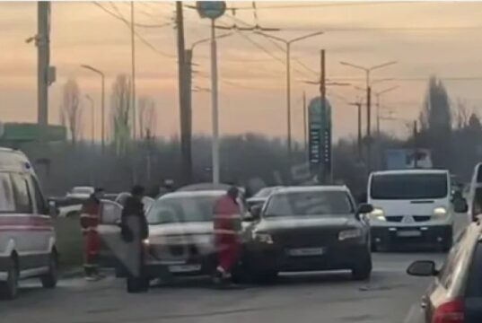 У Луцьку біля заводу «Кромберг» зіткнулись три автівки У-Луцьку-біля-заводу-«Кромберг»-зіткнулись-три-автівки