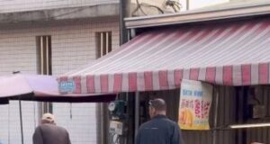 Чоловік знепритомнів просто на вулиці після укусу власної змії — фото Чоловік-знепритомнів-просто-на вулиці-після-укусу-власної-змії —-фото