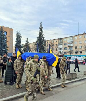 Пів-року-рідні-вірили-в-диво:-у-Ковелі-попрощалися-з-Героєм-Юрієм-Данилюком Пів-року-рідні-вірили-в-диво:-у-Ковелі-попрощалися-з-Героєм-Юрієм-Данилюком