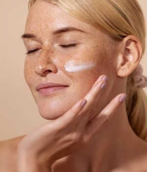 Захист-від-сонячних-променів-для-шкіри:-чому-spf-має-бути-у-щоденному-догляді Захист-від-сонячних-променів-для-шкіри:-чому-spf-має-бути-у-щоденному-догляді