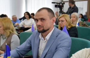 У Луцьку повернуть 30% доплати до зарплати педагогам і вчителям У-Луцьку-повернуть-30%-доплати-до-зарплати-педагогам-і-вчителям