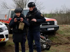 Під час атаки по мосту на Одещині «Шахед» влучив у автівку з жінкою і трьома... Під час атаки по мосту на Одещині «Шахед» влучив у автівку з жінкою і трьома...