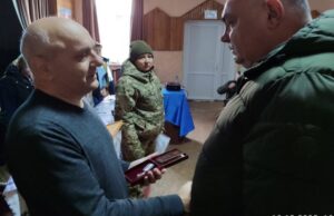 На Волині вручили батькові та сестрі загиблого воїна вручили посмертну нагороду Героя. ФОТО На-Волині-вручили-батькові-та-сестрі-загиблого-воїна-вручили-посмертну-нагороду-Героя.-ФОТО