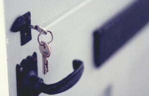 Небезпечна звичка: що відбувається, коли залишаєте ключ у дверях на ніч Небезпечна-звичка:-що відбувається,-коли-залишаєте-ключ-у дверях-на ніч