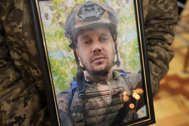 У Луцьку прощалися з Героєм Михайлом Чернюком У-Луцьку-прощалися-з-Героєм-Михайлом-Чернюком