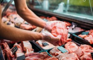 М’ясо за рік здорожчало до 45% і це ще не межа: що буде з цінами... М’ясо-за-рік-здорожчало-до-45%-і-це-ще-не-межа:-що-буде-з-цінами.