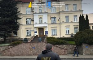 30 тисяч доларів – за забудову у Луцьку: депутатам обласної та міської рад повідомили про... 30-тисяч-доларів-–-за-забудову-у-Луцьку:-депутатам-обласної-та-міської-рад-повідомили-про.