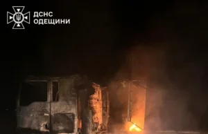 Уже 8 загиблих та 27 поранених: в ДСНС показали наслідки удару рф по портовій інфраструктурі... Уже-8-загиблих-та-27-поранених:-в-ДСНС-показали-наслідки-удару-рф-по-портовій-інфраструктурі.