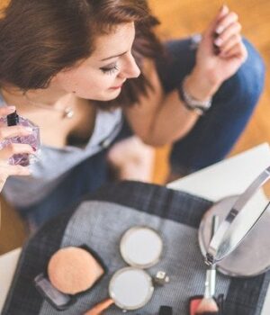 Найкращі-жіночі-парфуми-на-зиму:-добірка-топових-ароматів Найкращі-жіночі-парфуми-на-зиму:-добірка-топових-ароматів