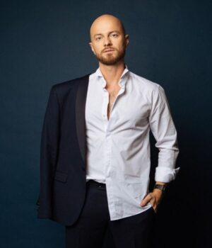 Влад-Яма-розплакався-в-аеропорту-США-під-час-зустрічі-з-батьками,-яких-не-бачив-чотири.